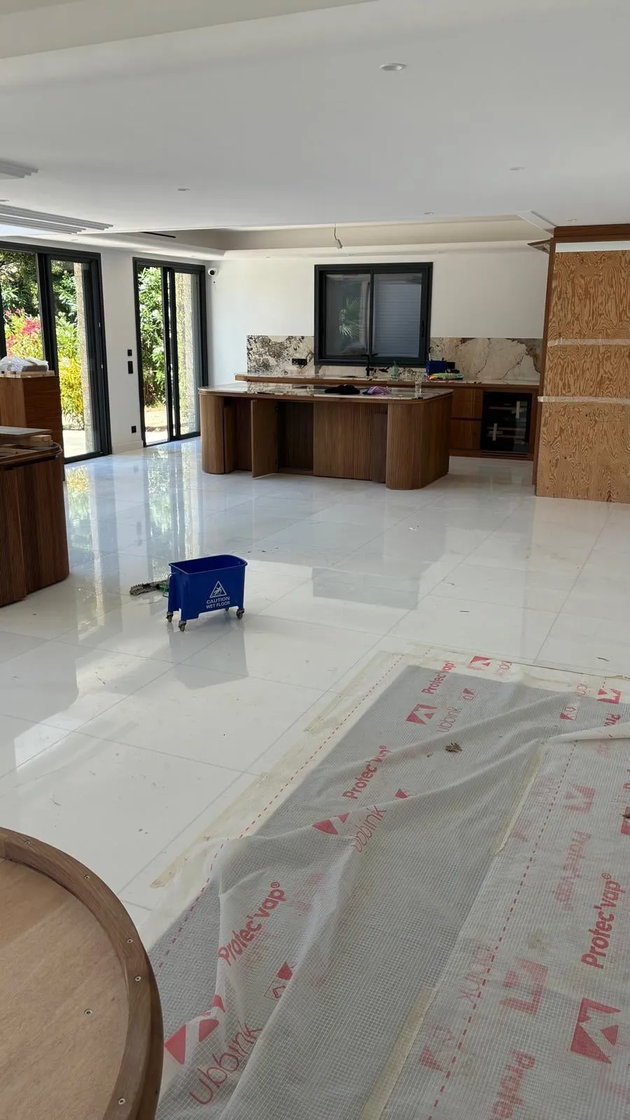 Nettoyage de fin de chantier d'une cuisine en marbre