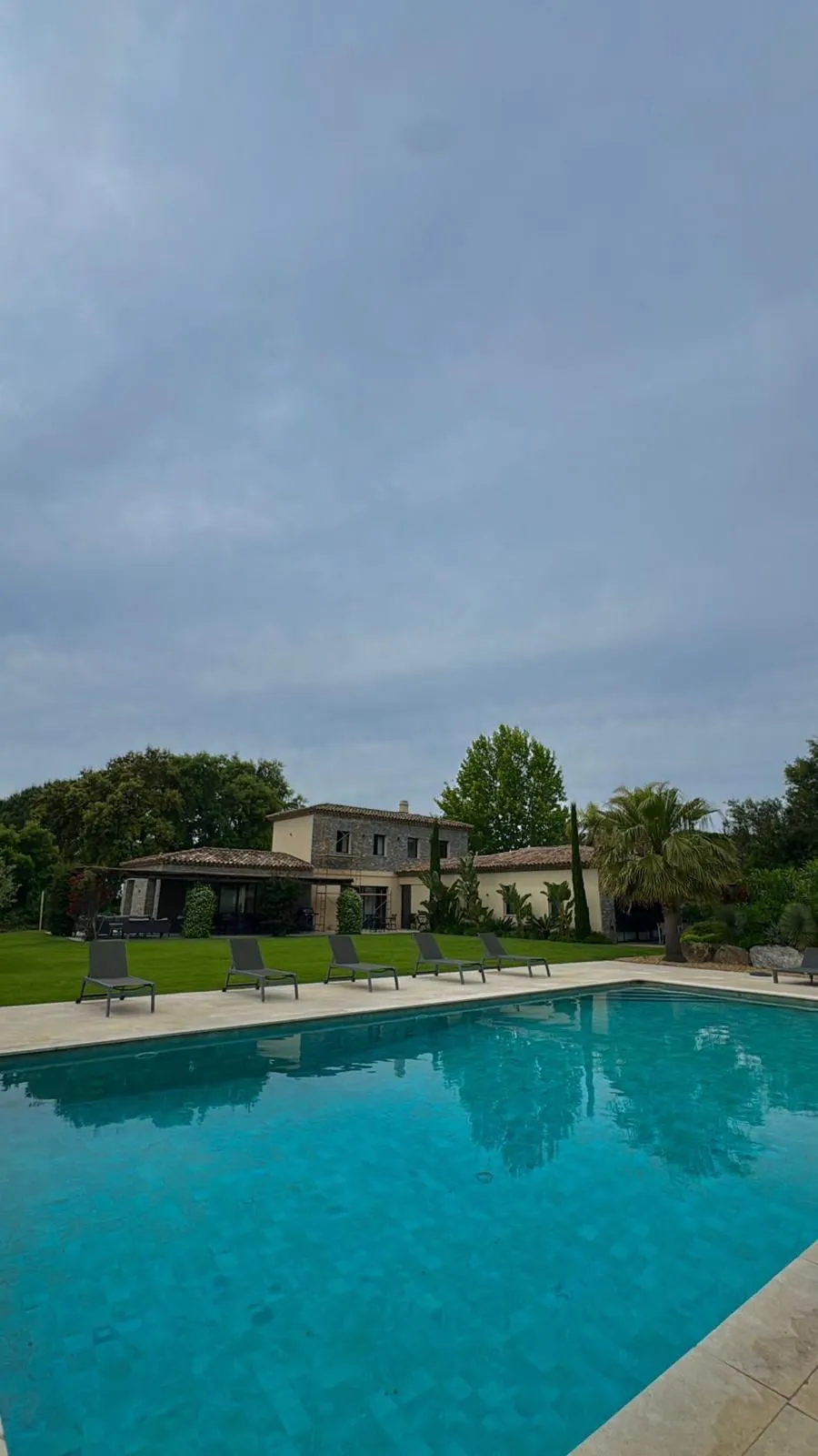Villa et piscine surveillées et entretenues entre deux séjours