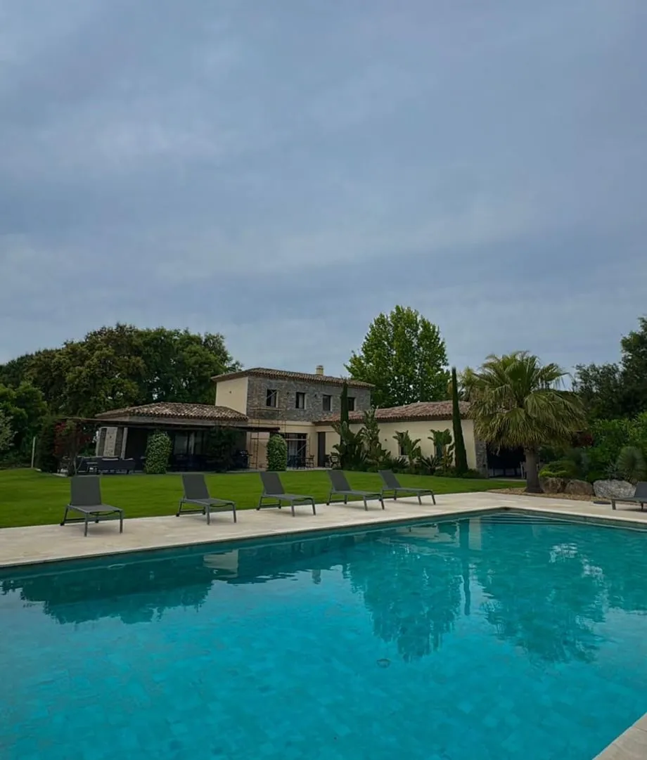 Villa avec piscine entretenue par CHL Services